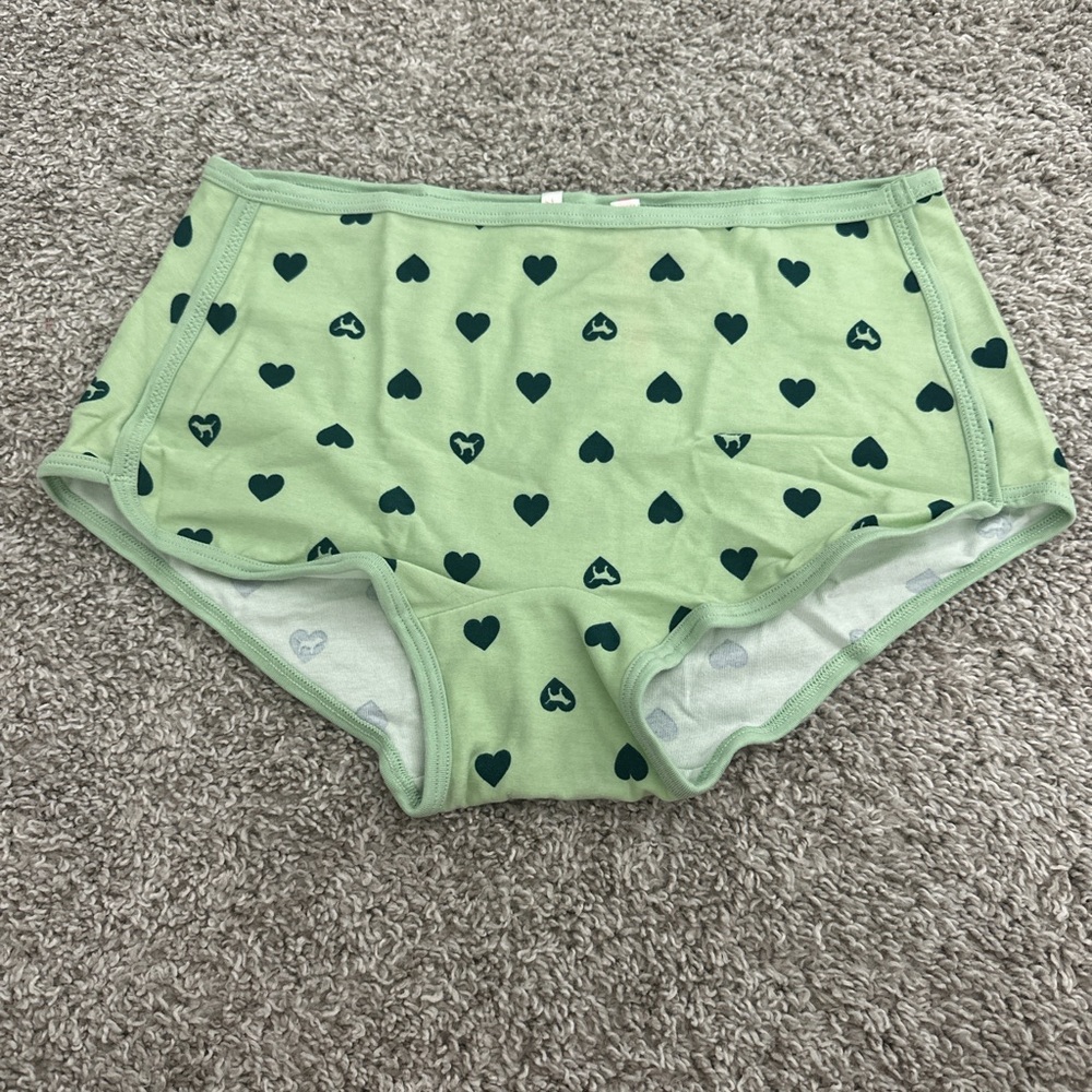 PINK Victoria’s Secret Heart Print Shortie